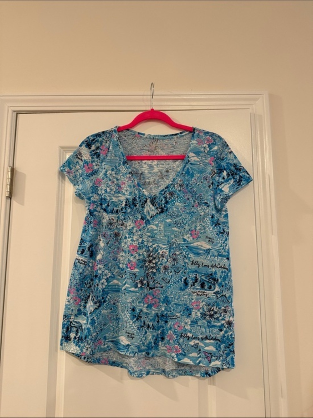 Like New Lilly Pulitzer Etta V Neck Shirt